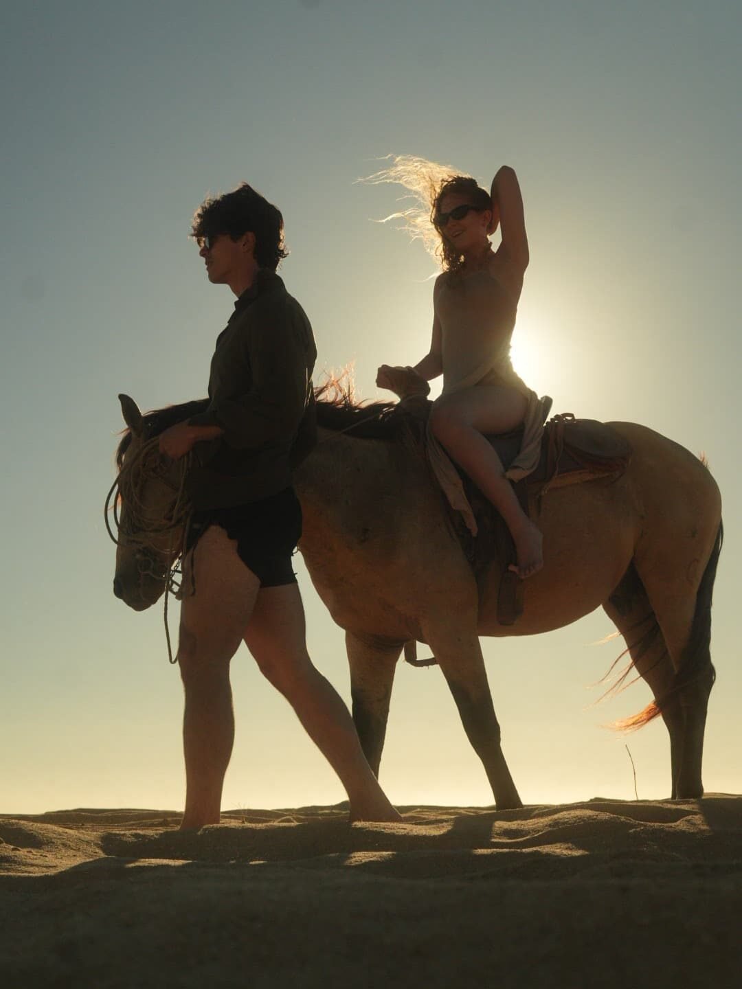 Cabalgata al atardecer en la playa de Mayto, Jalisco